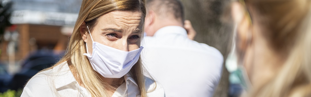 Presentator is dagelijkse coronacijfers spuugzat: ‘We leven in een samenleving die in de ban van angst is’