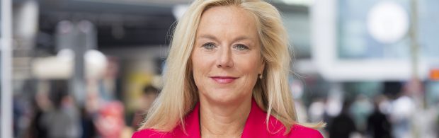 Kaag smijt midden in reces met belastinggeld om oorlogen in stand te houden. ‘Intens slecht mens’