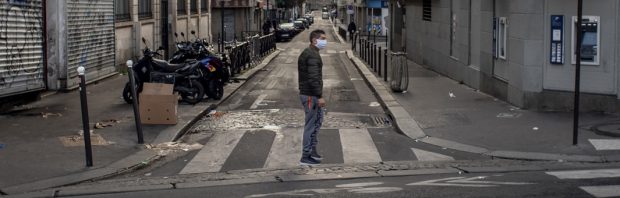Kijk: Franse professor schokt iedereen met rake uitspraken over pandemie