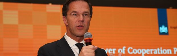 Filmpje: Rutte geconfronteerd met belangenverstrengeling rond coronavaccin