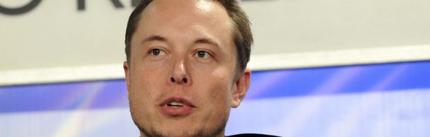 Elon Musk weigert coronavaccin te nemen, noemt Bill Gates ‘sukkel’
