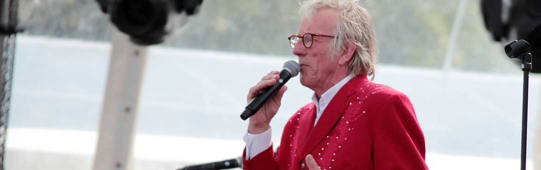 Freek de Jonge in ‘Volendam’: ‘Ze heffen het glas bij het RIVM als er weer een dode is’