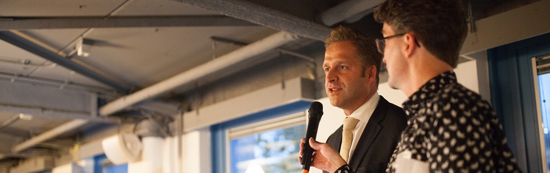Hugo de Jonge over coronavaccin: ‘Uiteindelijk moeten we allemaal’