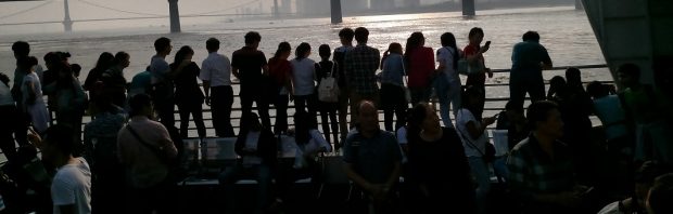 Waarom is alles weer normaal in China, maar hier niet? ‘Wij hebben ministers met belangen in vaccins’