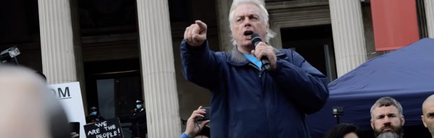 David Icke zet Londen op stelten: ‘Doe je mondkapje af! Vrijheid!’