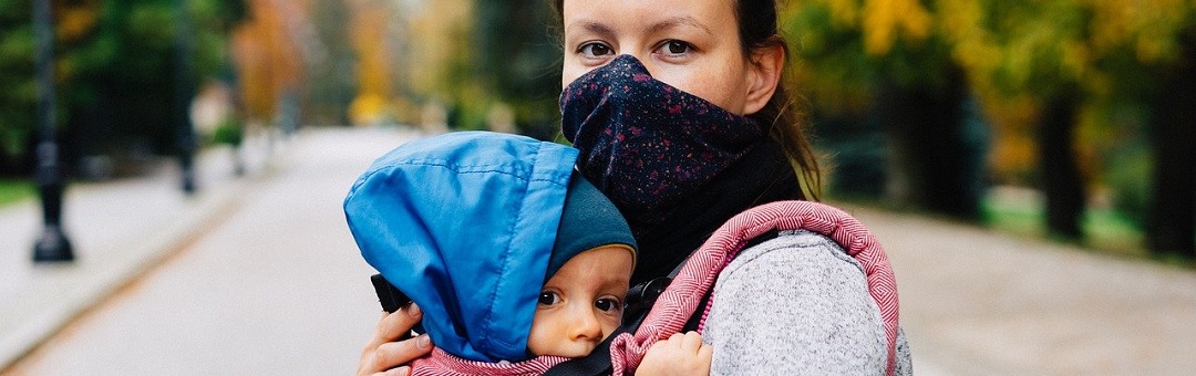 Pasgeboren baby’s bij moeder weggehaald na positieve test: ‘Vreselijk’