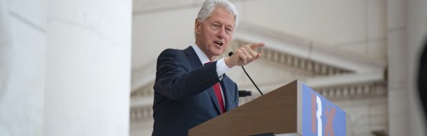 Oud-topmedewerker: ‘Bill Clinton bezocht pedo-eiland Jeffrey Epstein’