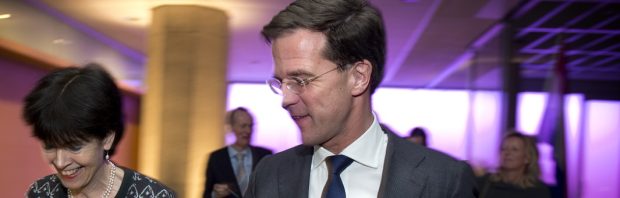 Rutte en De Jonge zitten niet te wachten op vragen over Demmink: ‘Kun je die gast even weghalen?’