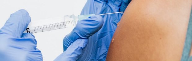 Artsen roepen EU op onderzoek coronavaccins te stoppen: ‘Ernstige risico’s, waaronder onvruchtbaarheid’