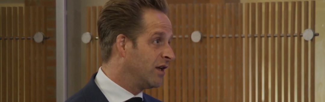 Huisarts doorprikt vaccindroom Hugo de Jonge in open brief