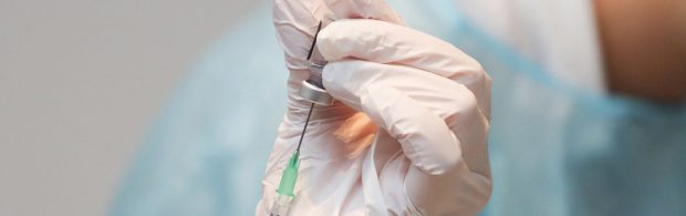 Krankenschwester wird gegen Corona geimpft und wird krank: ‘Corona!’ Krankenschwester wird gegen Corona geimpft und wird krank: ‘Corona!’