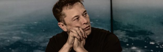 Steeds een stapje verder: Elon Musk stopt chip in hersenen van aap