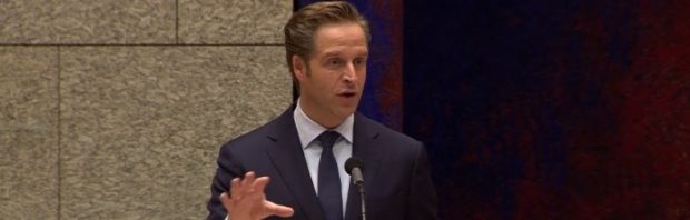 Arts dient klacht in tegen De Jonge: ‘Dat de regering dit doet, acht ik een misdaad tegen de menselijkheid’