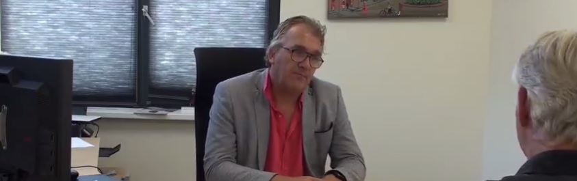Huisarts Rob Elens is bezorgd over bijwerkingen coronavaccins: ‘Moeten we niet te licht over denken’
