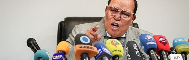 Louis Farrakhan noemt coronavaccin ‘flesje des doods’