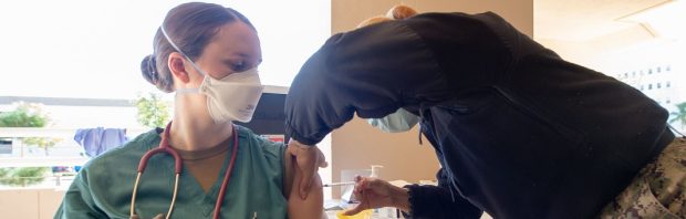 Chinese krant: ‘Westerse media moeten sterfgevallen door Pfizer-vaccin onderzoeken’