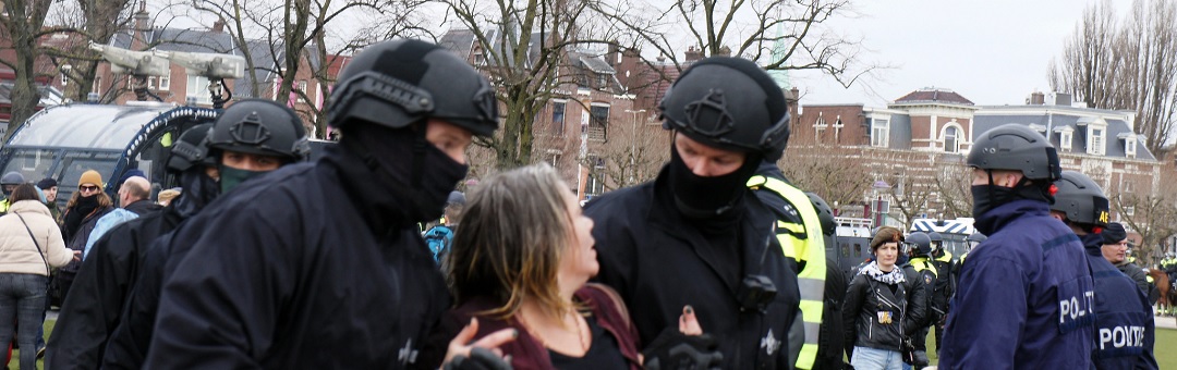 Politieagent heeft boodschap voor Rutte: ‘Het is gevaarlijk waar u mee bezig bent!’