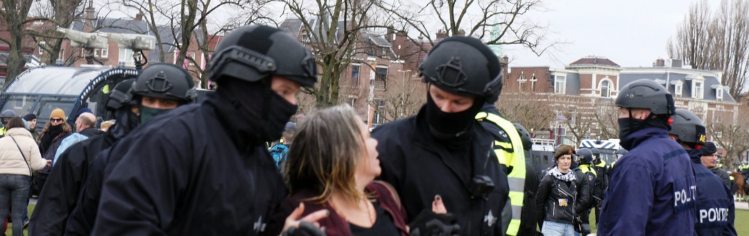 Politieagent heeft boodschap voor Rutte: ‘Het is gevaarlijk waar u mee bezig bent!’