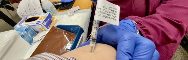 Oeps: 3 volledig gevaccineerde mensen besmet met corona