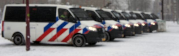 Demonstrationen gegen die Covid-19-„Verschwörer“: Niederländischer Polizist beschreibt das Vorgehen und tritt zurück