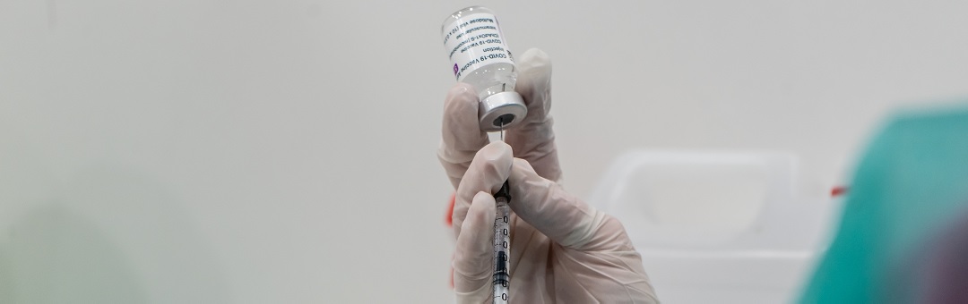 Ziekenhuismedewerker krijgt hersenbloeding na ‘veilig’ AstraZeneca-vaccin en overlijdt