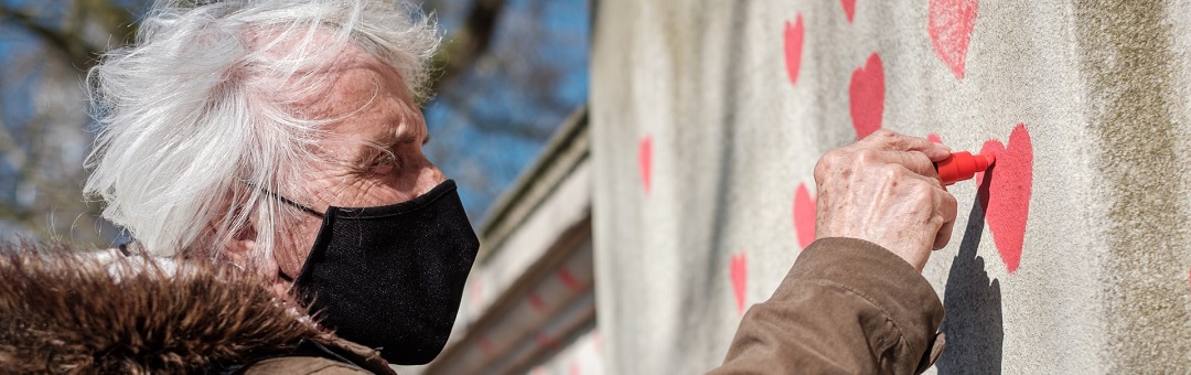 93-jarige Holocaust-overlevende noemt eindeloze lockdowns ‘erger’ dan nazi-Duitsland