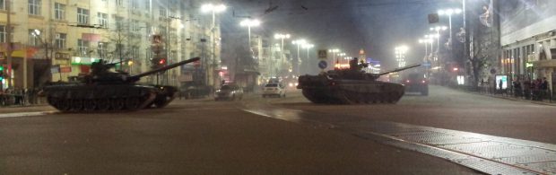 Wereld zet zich schrap voor Derde Wereldoorlog terwijl Russische tanks oprukken naar Oekraïne