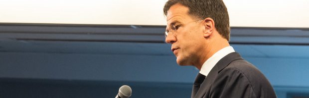 Rutte: bijwerkingen AstraZeneca-vaccin voor 60-minner mogelijk dodelijker dan corona