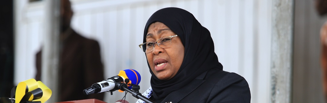 Goh. Coronasceptische president Tanzania sterft, opvolger draait coronabeleid snel terug