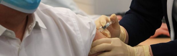 Arts legt uit waarom vaccinatiepaspoorten gevaarlijk zijn