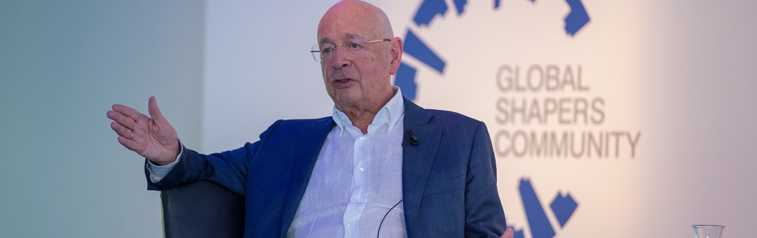 Kijk: Klaus Schwab kondigde in 2016 de breinchip al aan