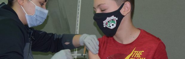 93 artsen doen dringende oproep: geef coronavaccin niet aan kinderen
