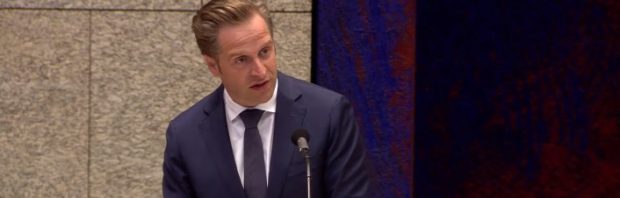 De Jonge: de bijwerkingen nemen toe naarmate je meer prikken hebt gehad