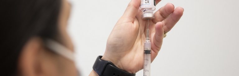 Huisarts: artsen die meewerken aan vaccinatie van kinderen verdienen uit hun beroep ontzet te worden