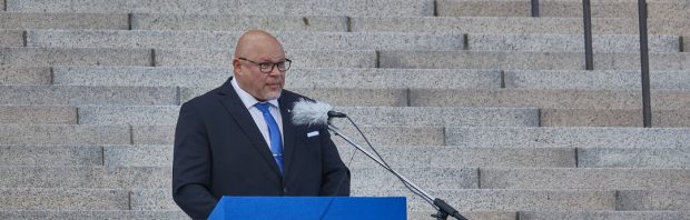 Fins parlementslid: de overheid injecteert burgers met gif vermomd als coronavaccins