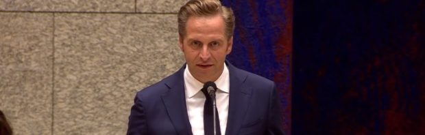 ‘Prikjunkie’ De Jonge koopt alvast vaccins voor 2022 & 2023: ‘Er tekent zich een humanitaire ramp af’