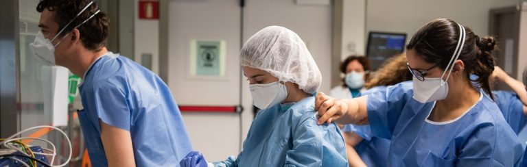 Schotland: bijna HELFT van coronapatiënten in ziekenhuizen volledig gevaccineerd