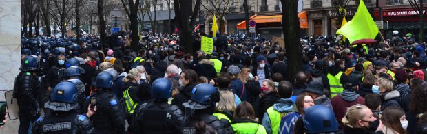 Französische Polizisten schließen sich dem Protest gegen Covid-Pass an