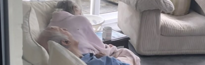 Foto: Britse ouderen zonder toestemming thuis gevaccineerd, niet in staat om te praten & lopen