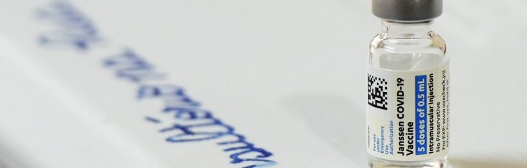 Immunoloog slaat alarm: coronavaccins veroorzaken symptomen van parkinson