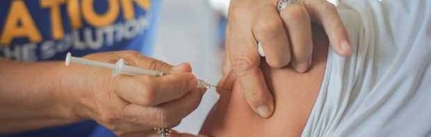 Gevaccineerde scholier besmet minstens 83 anderen (na besmet te zijn door gevaccineerd familielid)