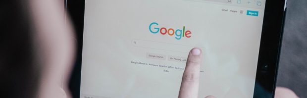 Google, dat ‘desinformatie’ over vaccins censureert, heeft financieel belang bij AstraZeneca-prik