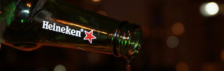Vaccinatiecampagne Heineken wekt veel woede op: ‘Ik heb geen woorden hiervoor’