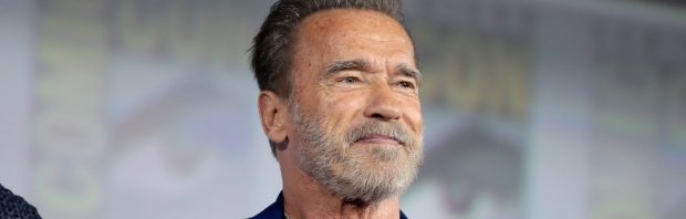 Arnold Schwarzenegger tegen niet-prikkers: ‘Donder op met je vrijheid’