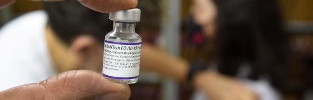 Inspectie in actie tegen 50 artsen die ‘onjuiste informatie’ over vaccins verspreiden: ‘Doodenge ontwikkeling’