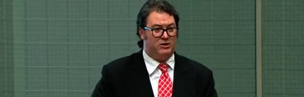 Australische politicus staat op tegen tirannie: ‘We hebben er genoeg van!’