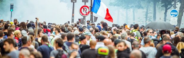 Enorme protesten voor medische vrijheid in Londen, Parijs en Berlijn: ‘Ze blijven maar doorgaan en doorgaan’