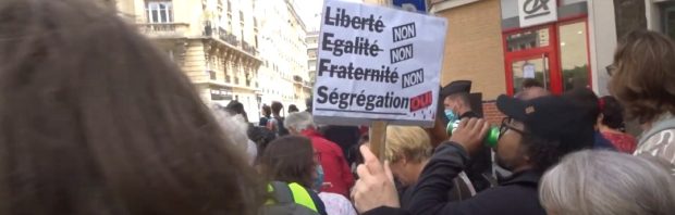 Beelden: enorme protesten in heel Frankrijk tegen Macrons vaccinpas