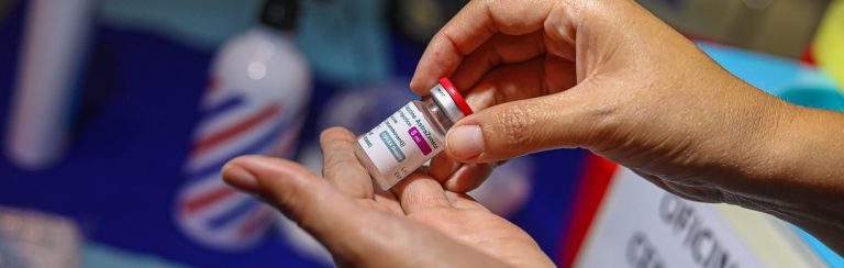 Dokter over bijwerkingen covidprik: ‘We stevenen af op een crisis’