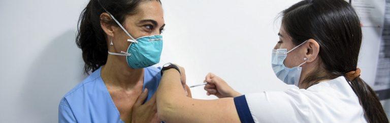 Waarom zit er grafeenoxide in de covidprikken, wat zit er nog meer in en wie is verantwoordelijk?